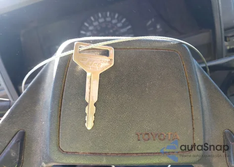 1986 Toyota Pickup 1/2 Ton Rn55 Dlx from USA, damaged, VIN JT4RN55D3G0230093